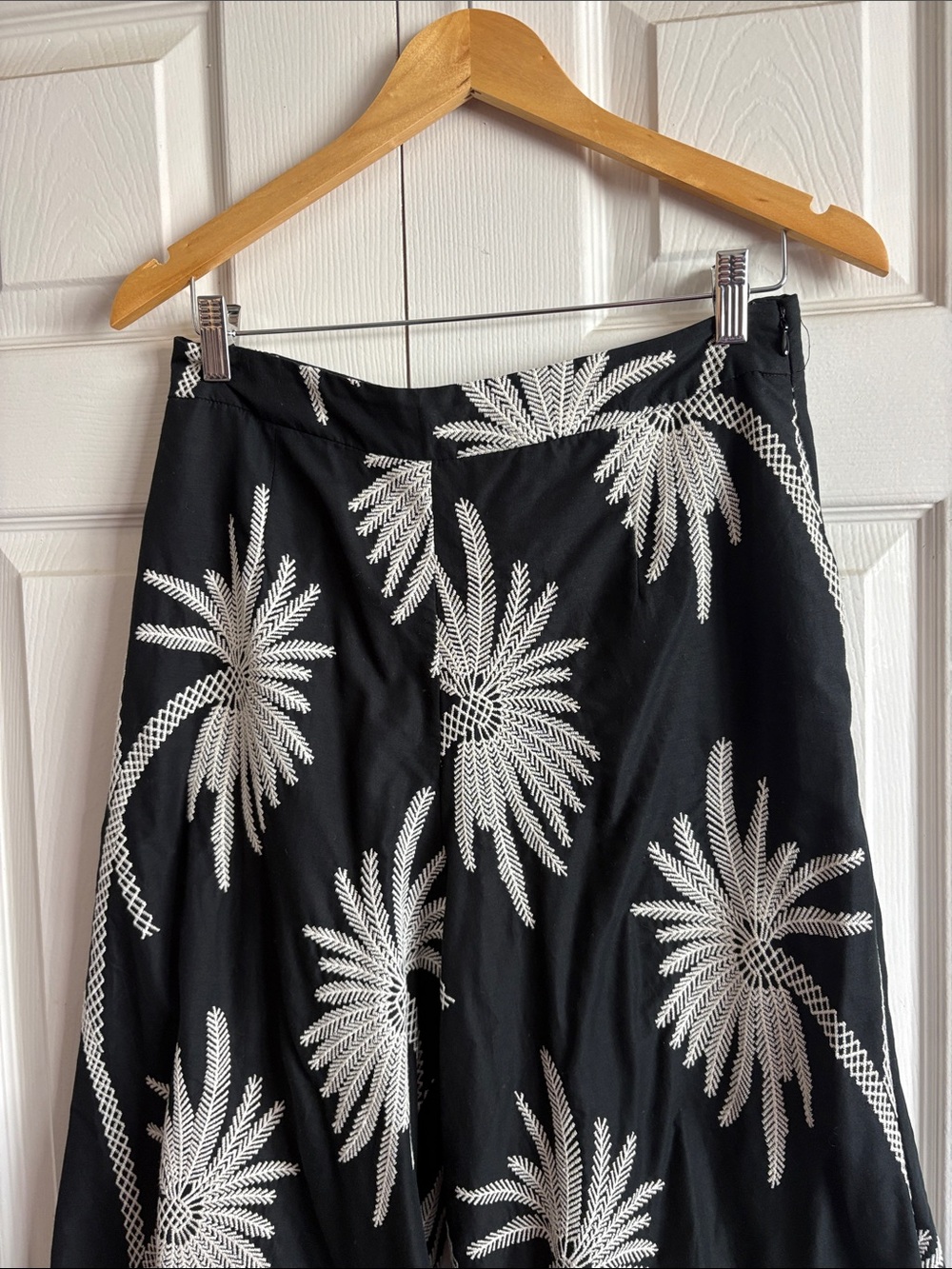 Traffic People Black Wide-Leg Palm Print Pants - Picture 6 of 9